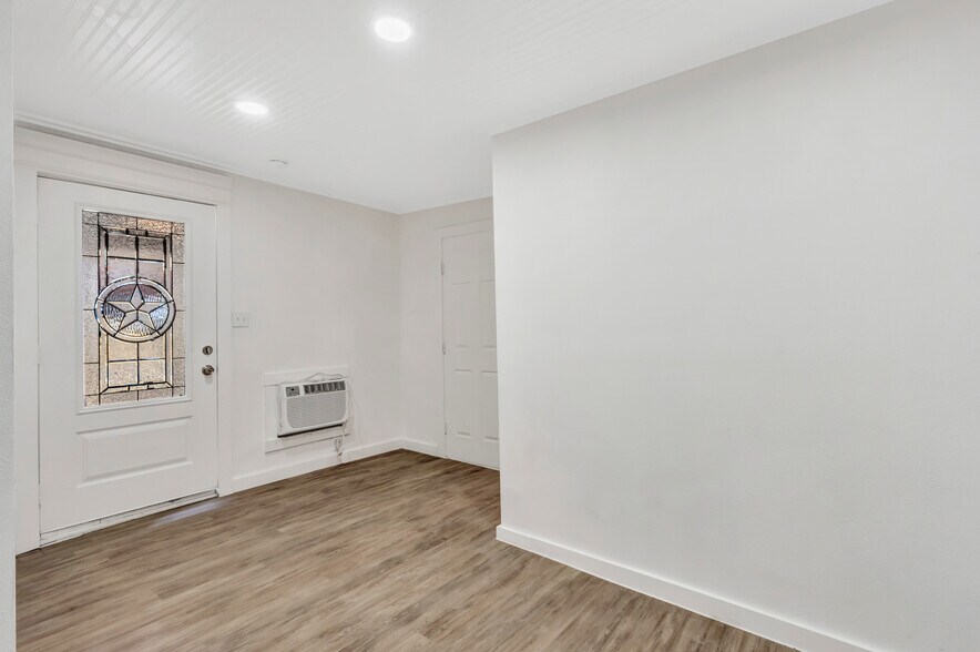 Building Photo - 397 Wills Point St