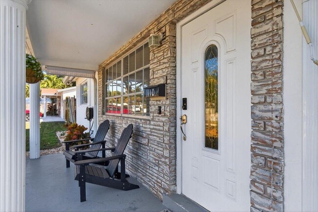 Building Photo - 110 NE 30th St