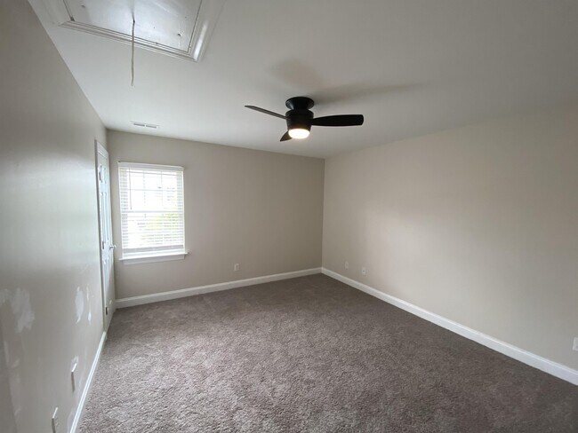 Building Photo - 2055B Cambria Dr