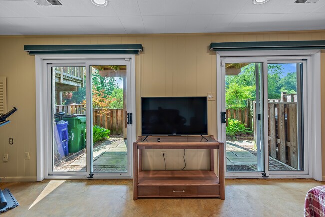 Building Photo - 7261 Dockside Ln