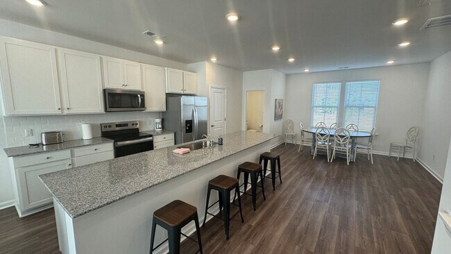 Building Photo - 157 Roxanne Dr