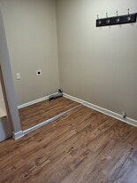 Building Photo - 125 Kettle Moraine Dr S