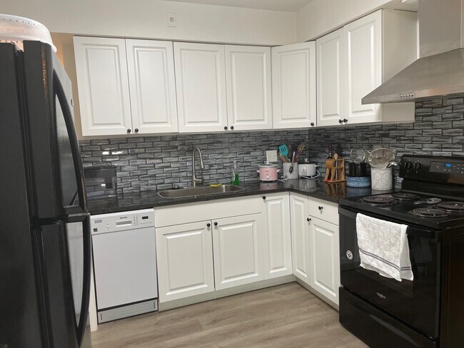 Building Photo - 5442 9th Ave N