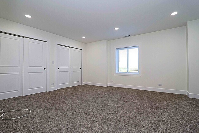 Building Photo - 6337 Roosevelt Rd