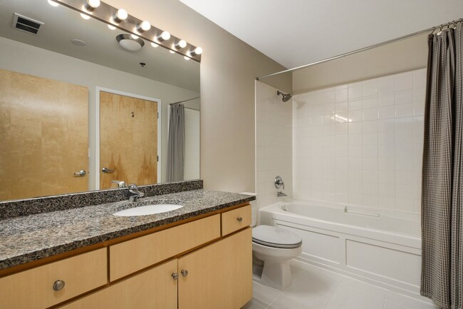 Building Photo - River North Beautiful 1B Apartment