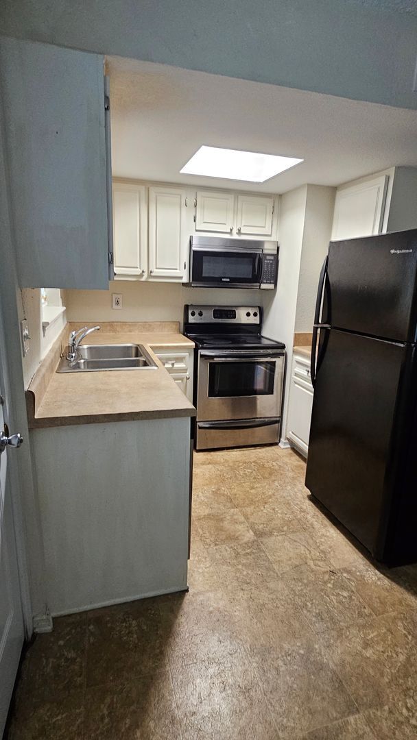 Building Photo - 1 bed 1 bath townhome in the Heart of Spring Hill