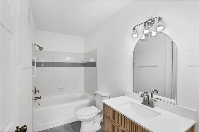 Building Photo - 1010 Villagio Cir