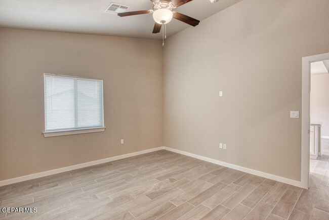 Building Photo - 14929 Tierra Crystal Ave