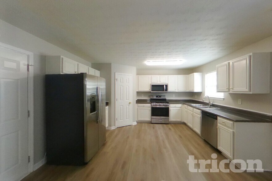 Building Photo - 523 Andrews Dr