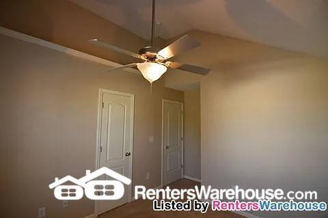 Building Photo - 4 Bed 3 Bath For Rent In Kearney! Availabl...