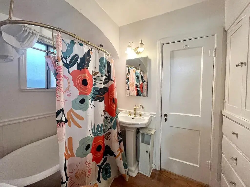 Bathroom - 822 E Whitton Ave
