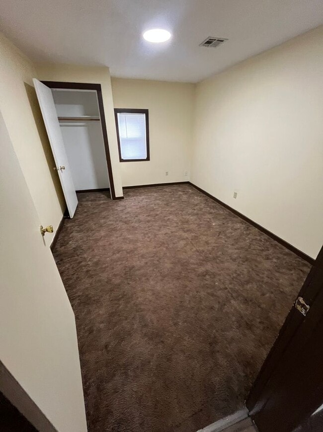 Building Photo - 3 Bedroom, 1 Bathroom House