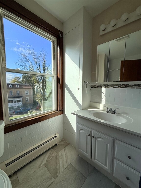 Building Photo - 5 Oakland St