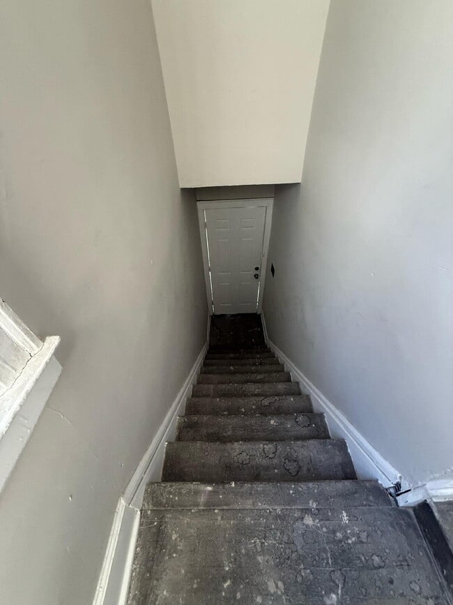 Building Photo - Bright & Cozy 3-Bed Duplex for Rent in Detroit