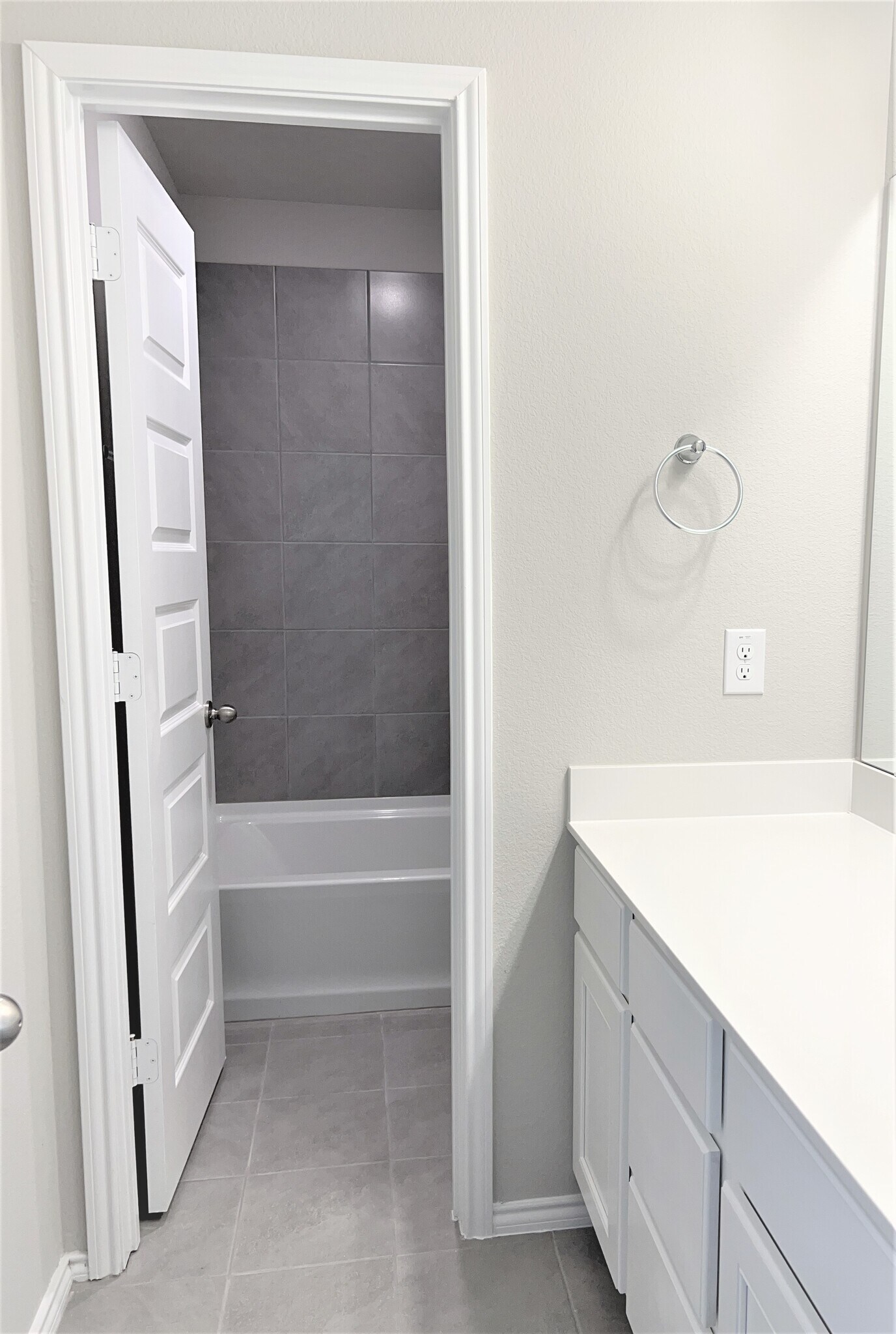 Building Photo - 5945 Hopkins Dr