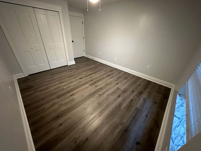 Building Photo - Spacious 4 Bedroom 3 Bath in Southoak