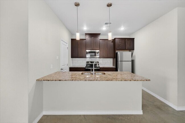 Building Photo - 412 W Avenue C