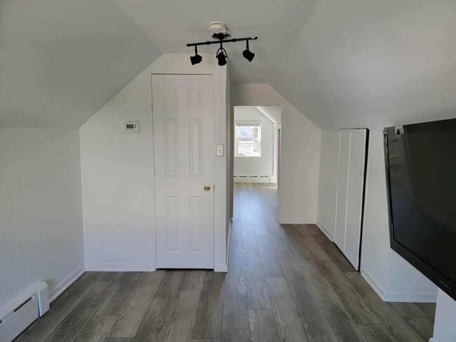 Building Photo - 4014 N Octavia Ave