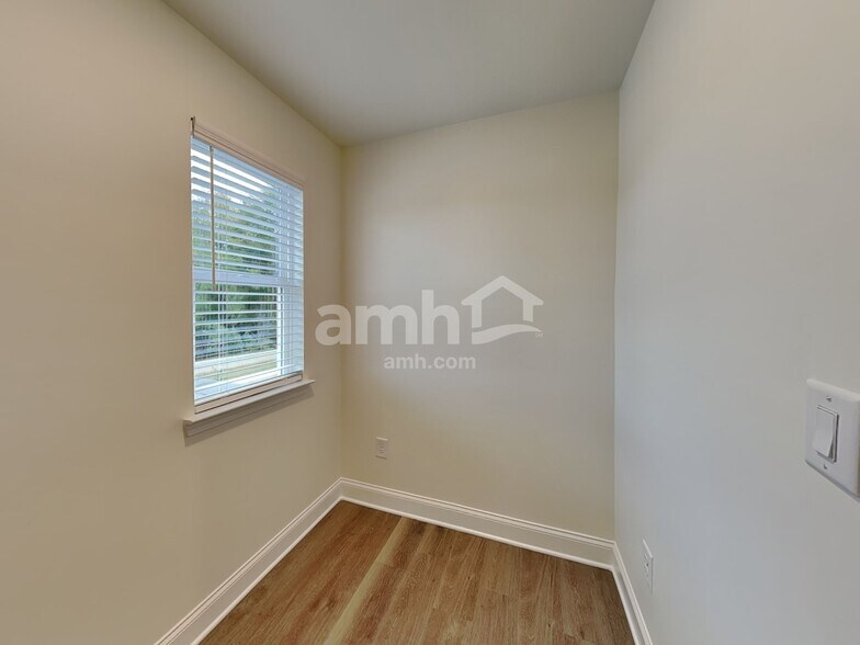 Building Photo - 820 Jubilation St