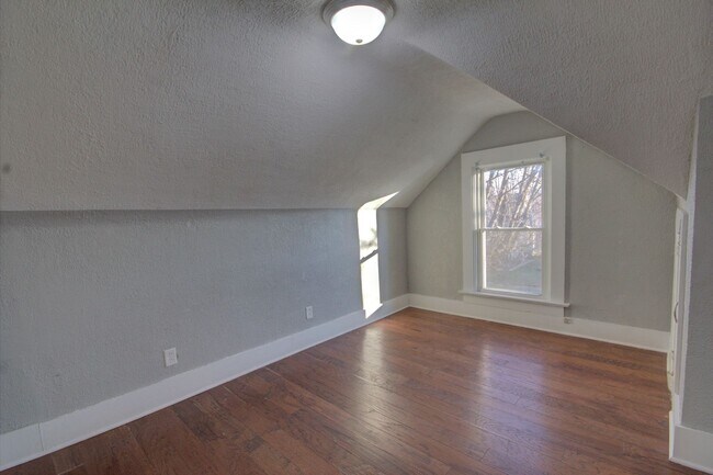 Building Photo - 2230 Redwood Ave