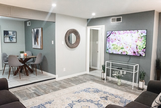 Building Photo - 10216 Regal Oaks Dr