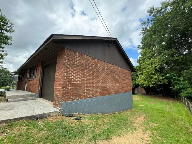 Building Photo - 68 Valley Hill Rd