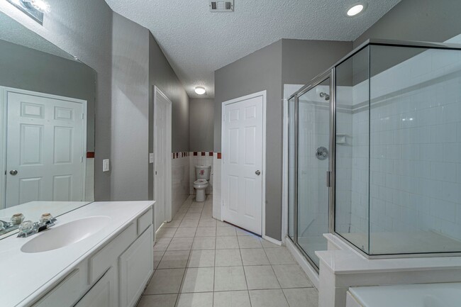 Building Photo - Move-In Ready 4BR/2BA Home in Crowley, TX