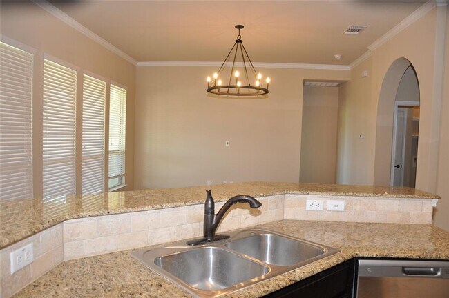Building Photo - 5603 Drury Ln