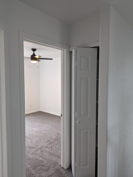 Building Photo - 9464 W Hinsdale Pl