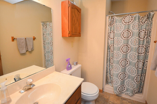 Building Photo - Cozy and Conveniently Located Home For Rent!