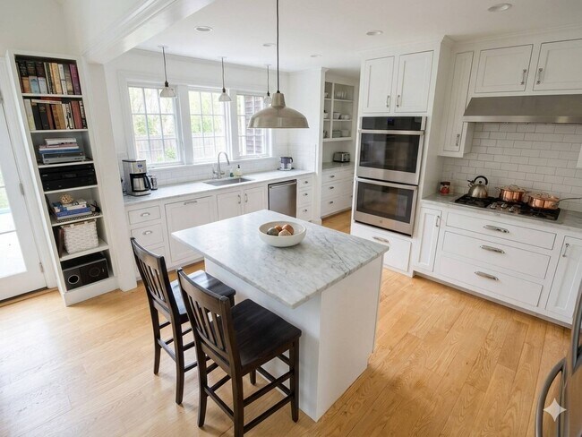 Building Photo - 35 Cove Dr