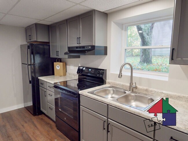 Building Photo - 20 Hubbard St