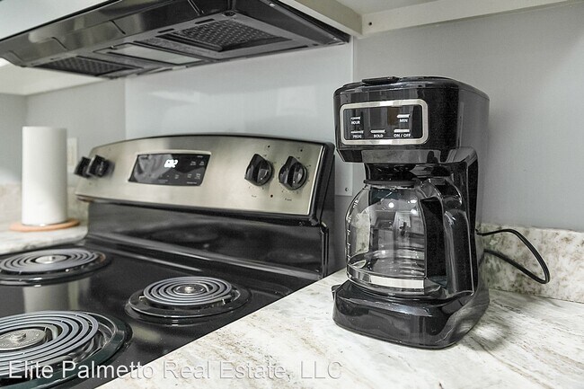 Building Photo - 2 br, 1 bath House - 3930 Azalea Drive Unit D