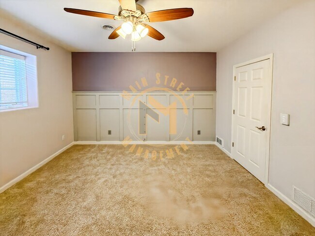 Building Photo - Executive Duplex: 3 Bed 3.5 Bath w/ 2 Stall Heated Garage