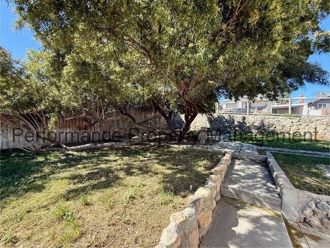 Building Photo - Gorgeous 3 Bed/2 Bath Taft Home w/ Finished Basement, 3 Car Garage & $0 Deposit Option