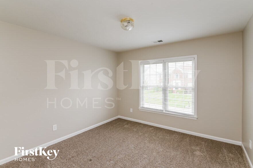 Building Photo - 2424 Coneflower Dr