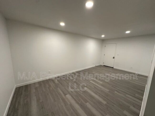 Building Photo - 500 E Fort Union Blvd