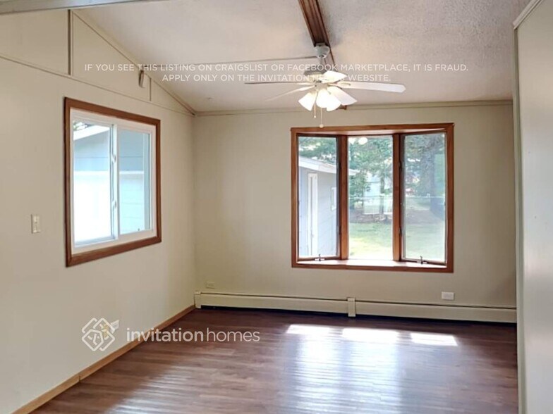 Building Photo - 1660 6th Ave W