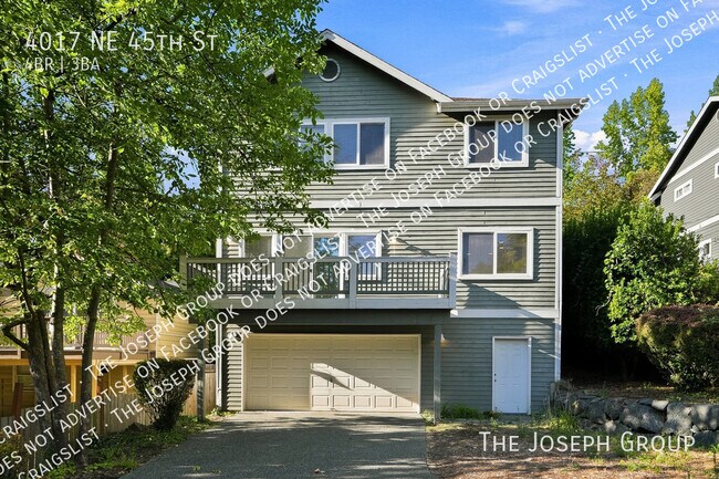 Building Photo - 4017 NE 45th St