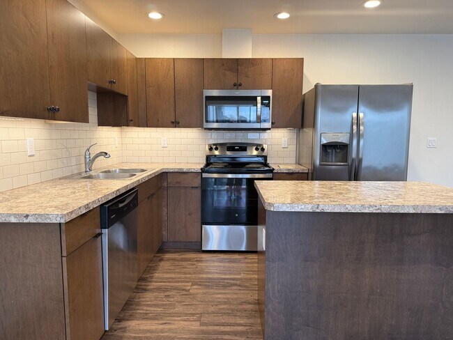 Building Photo - 215 N 76th Ave