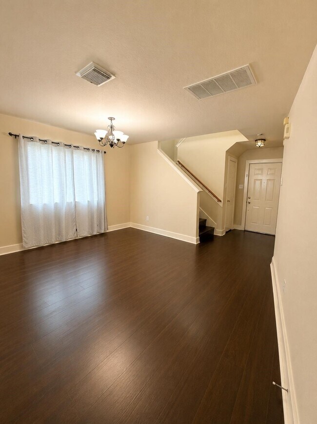 Building Photo - 6146 Settlers Lake Cir W