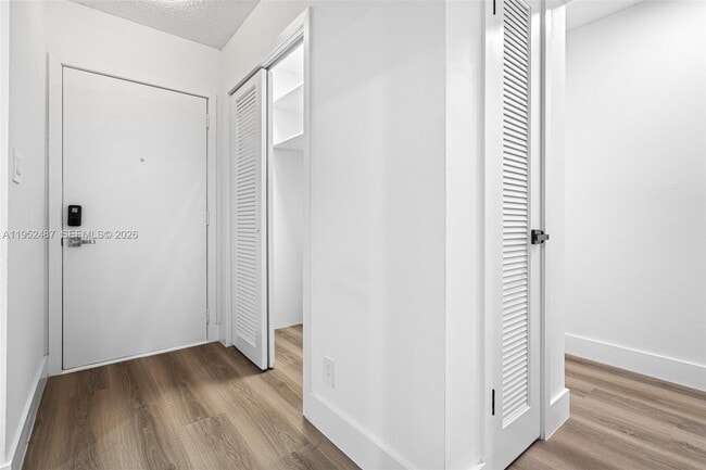 Building Photo - 901 NE 14th Ave