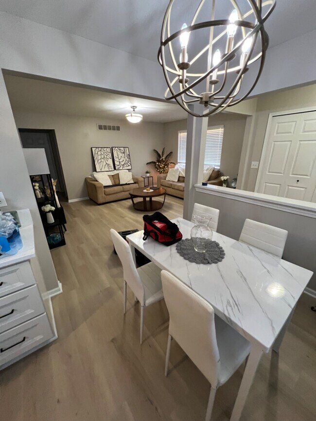 Building Photo - 16974 Cristina Ct