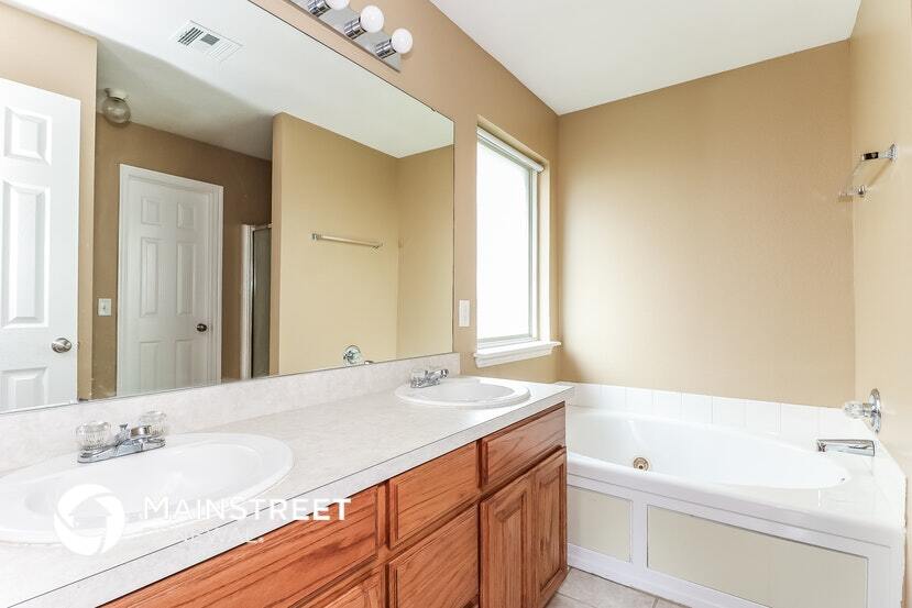 Building Photo - 2708 Edgemere Dr