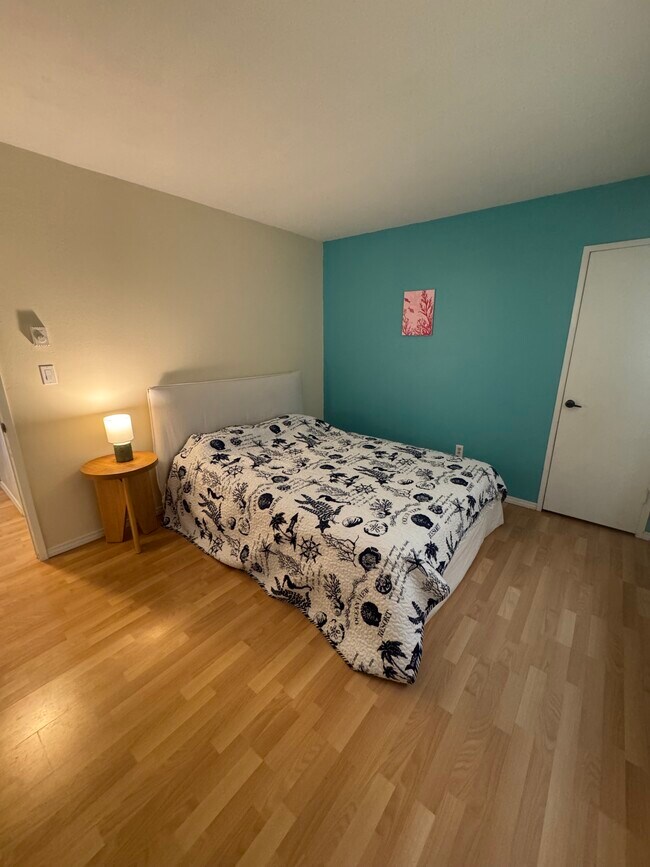 Building Photo - 1600 Ardmore Ave