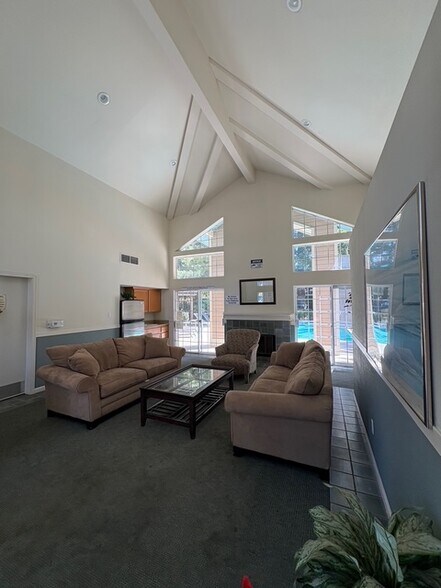 Building Photo - 2701 Somerset Park Cir