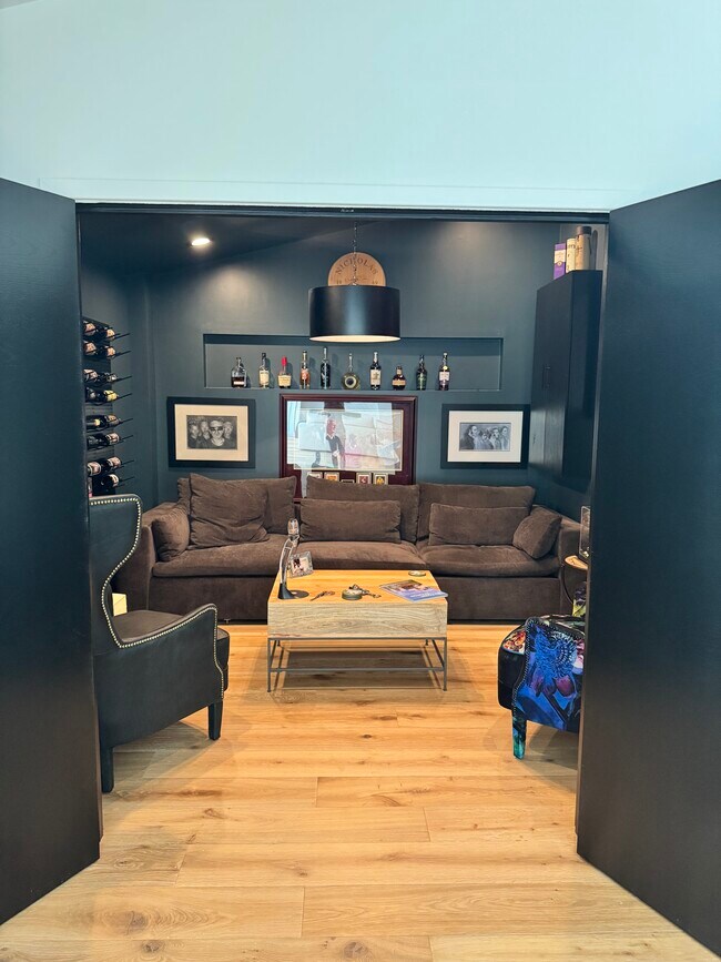 Building Photo - 1021 Temple Grove Pl