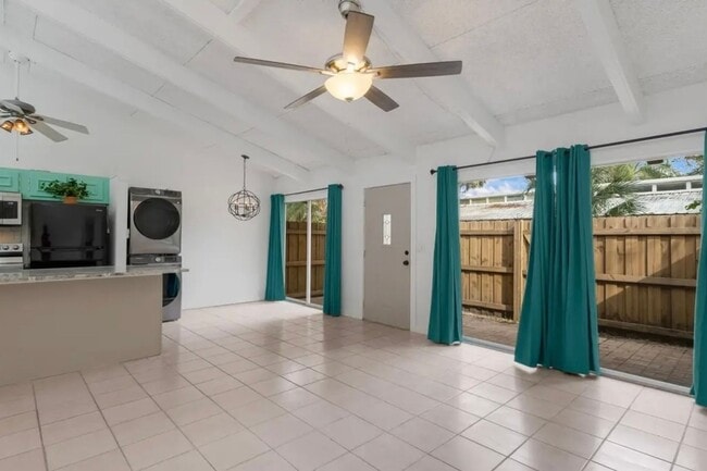 Building Photo - Annual UNfurnished renovated 2/1 condo dow...
