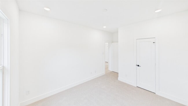 Building Photo - 9609 Valeca Dr