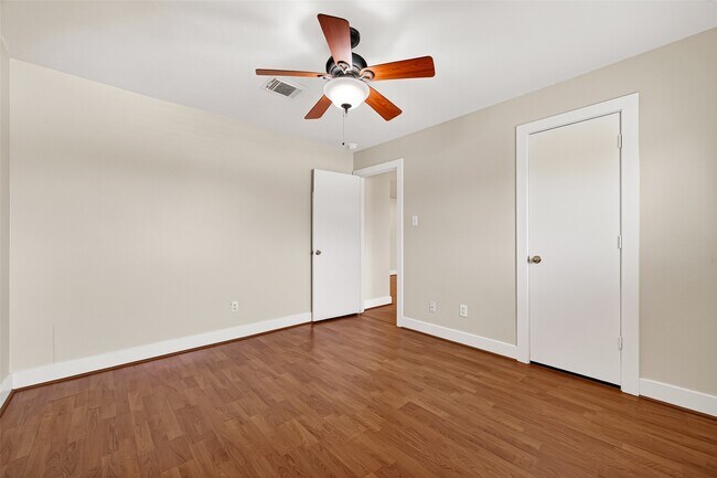 Building Photo - 6247 Settlers Lake Cir E